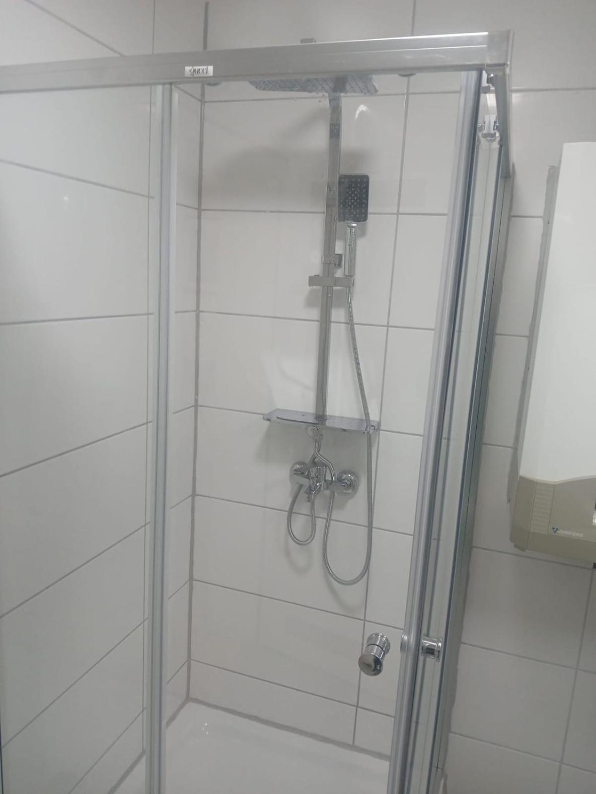 Wohnung Mit Neuem Bad Und Kueche Gelsenkirchen Exteriör bild